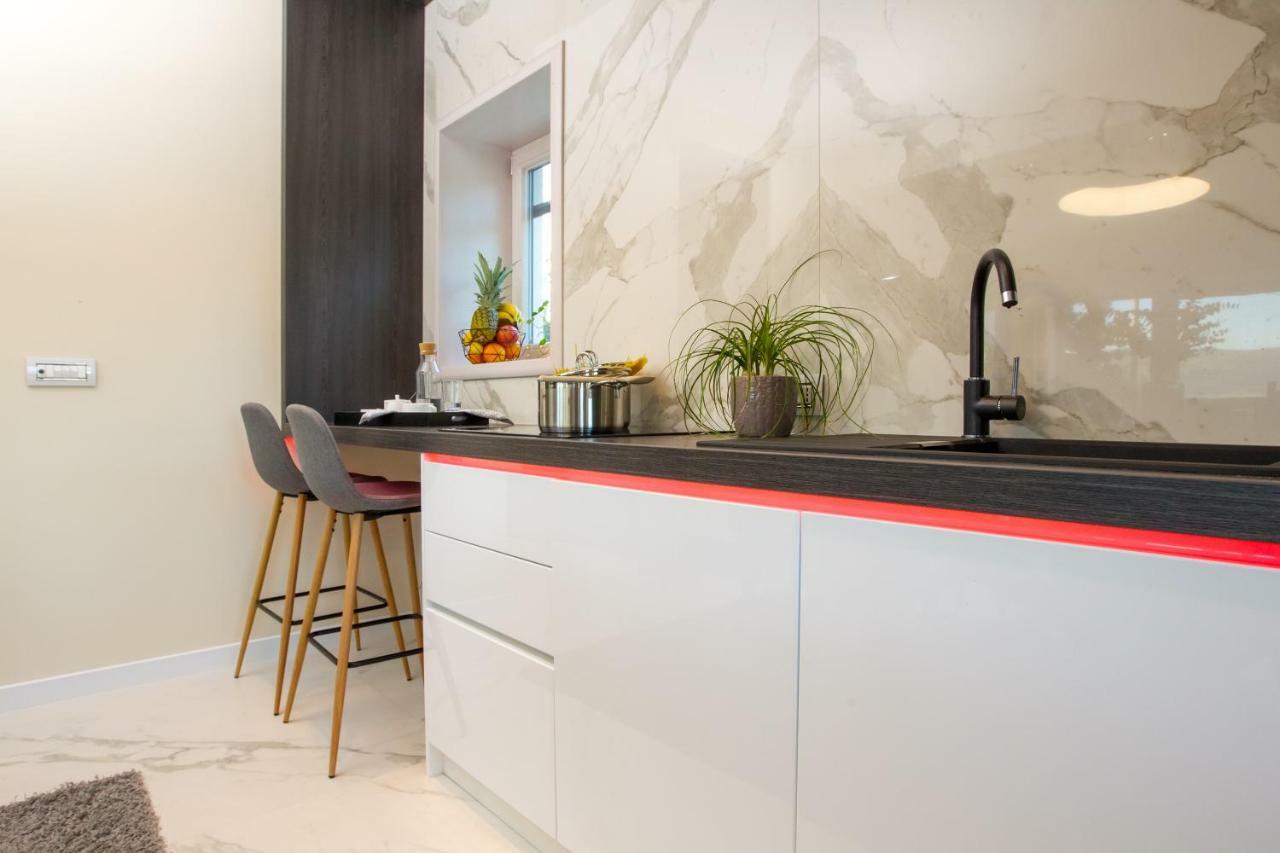 Apartmani Paklenica Noa Starigrad Paklenica Exteriör bild