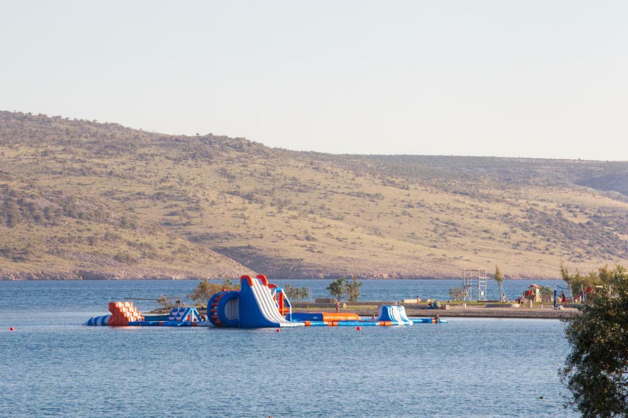 Apartmani Paklenica Noa Starigrad Paklenica Exteriör bild